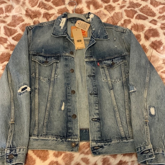 Medium size official denim Levi’s blue Jean jacket that’s never been worn